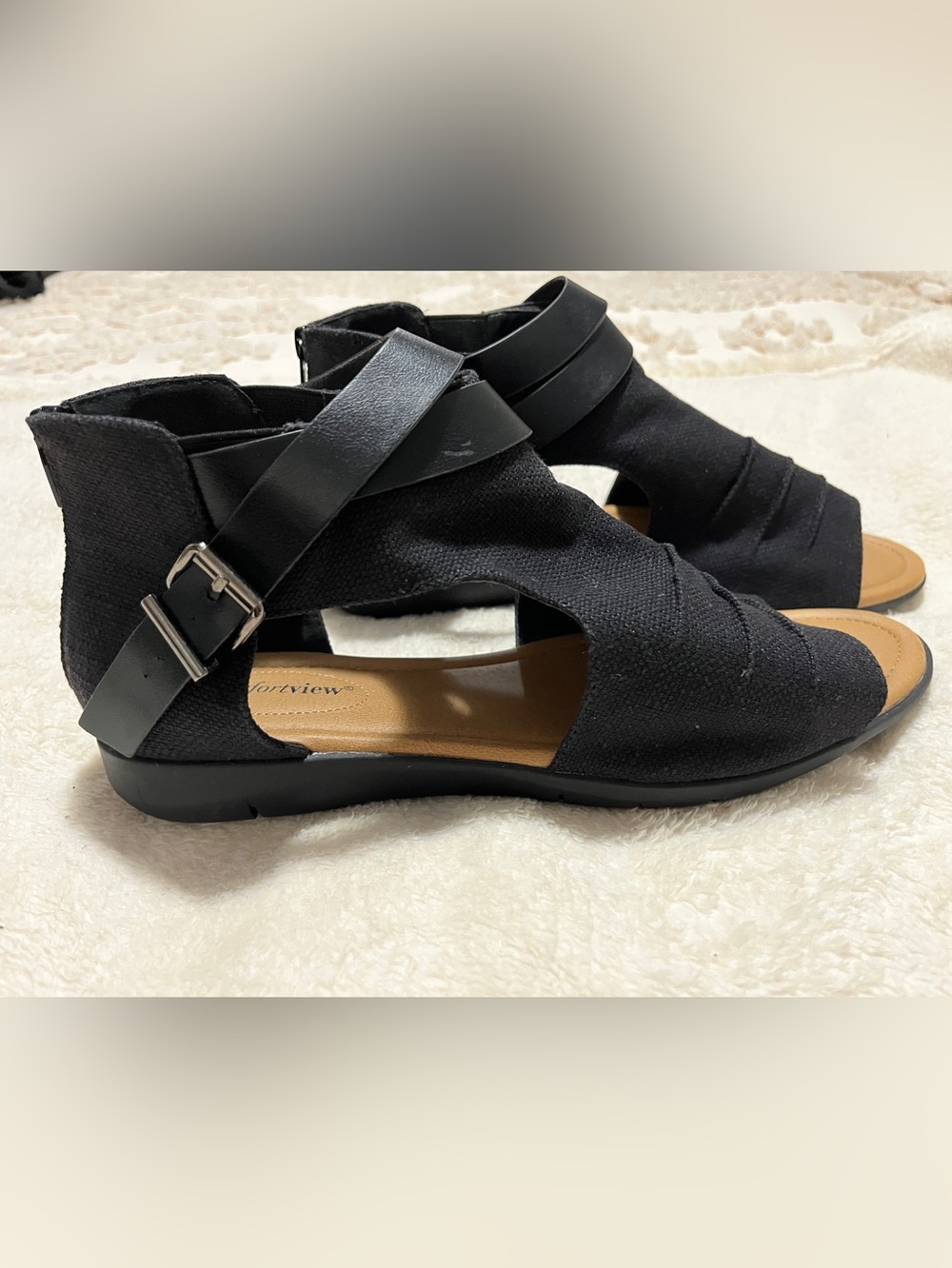 COMFORTVIEW THE PAYTON SHOOTIE. Black Open-Toe Buckle Sandal. Size: 11WW